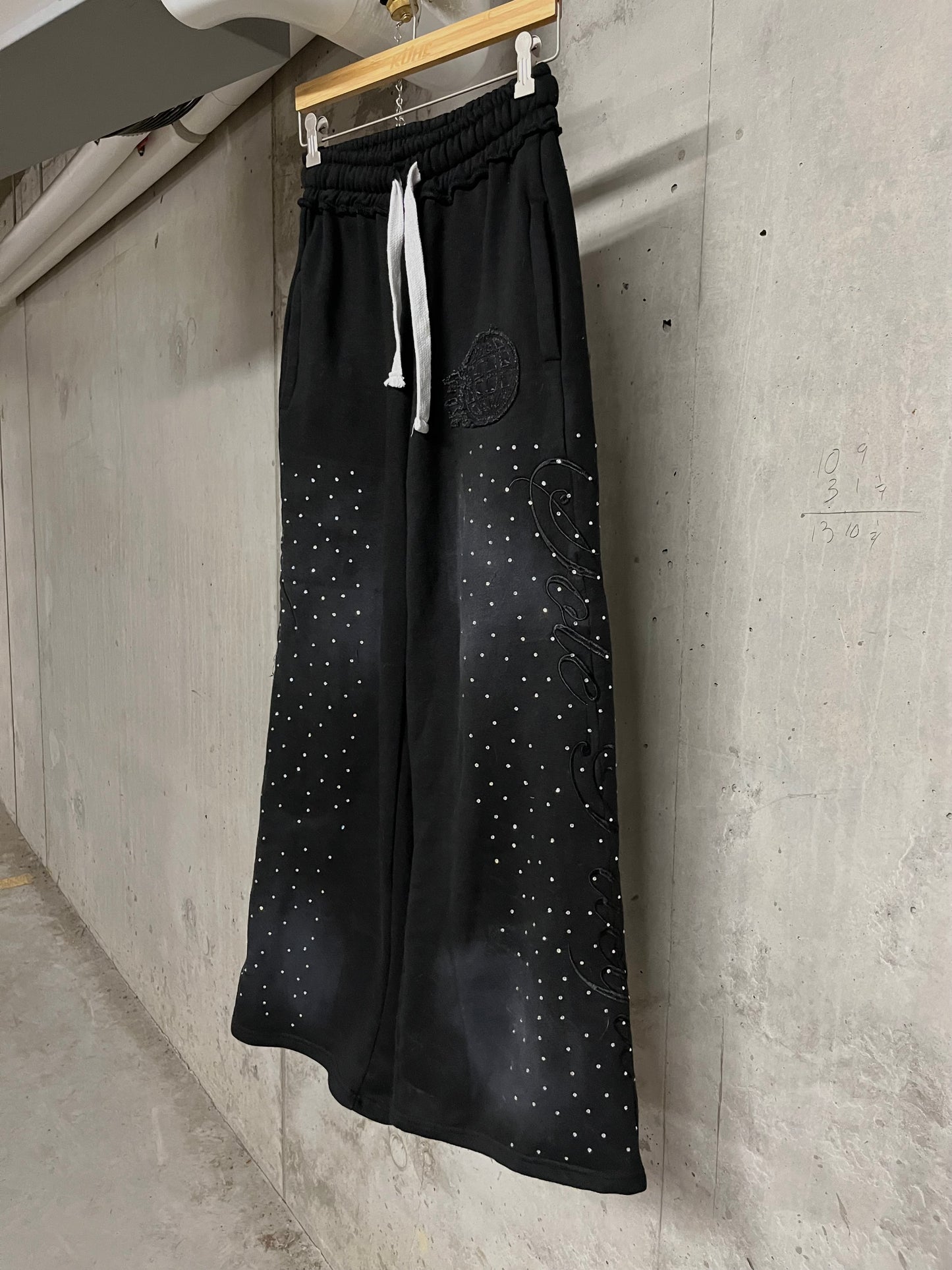 Onyx “Cursive” Sweatpant